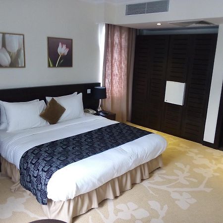 Golden Tulip Ibadan Hotel ภายนอก รูปภาพ