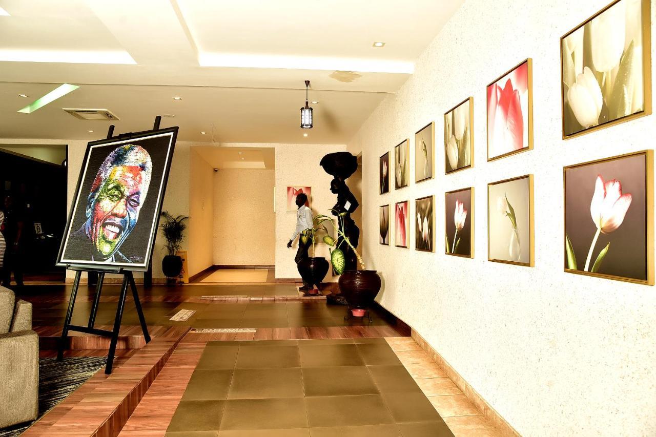Golden Tulip Ibadan Hotel ภายนอก รูปภาพ