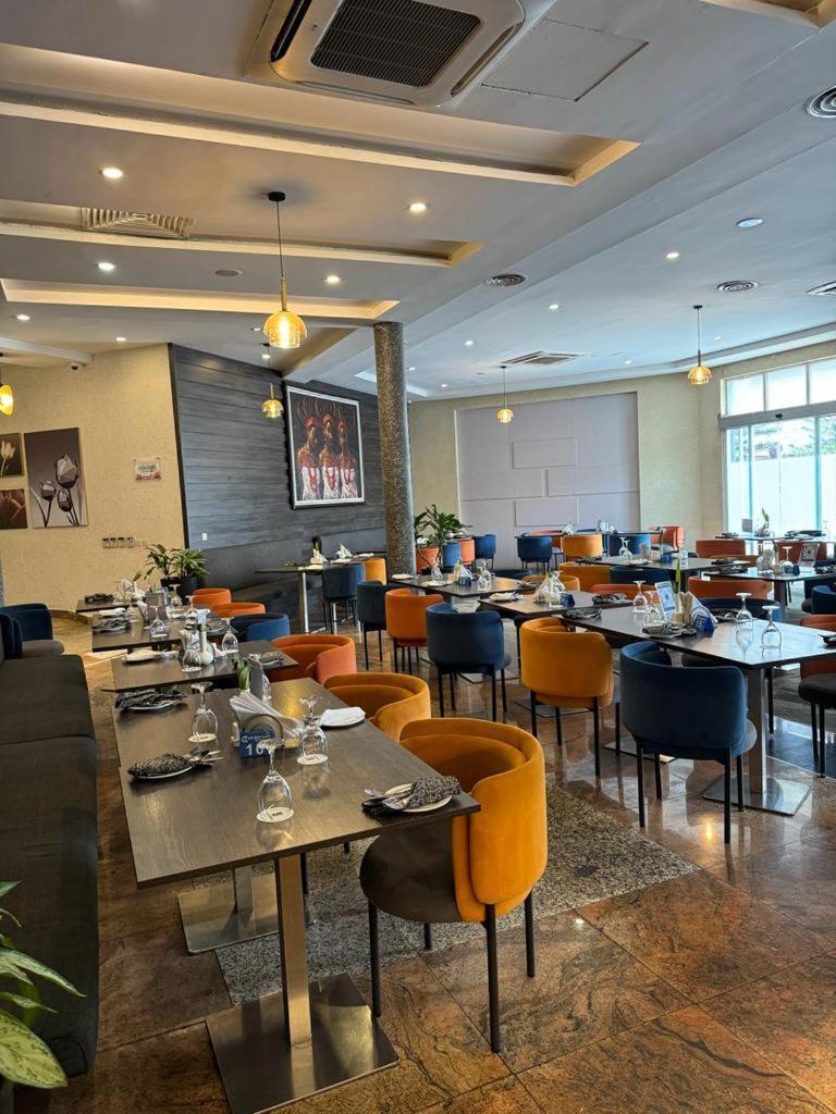 Golden Tulip Ibadan Hotel ภายนอก รูปภาพ