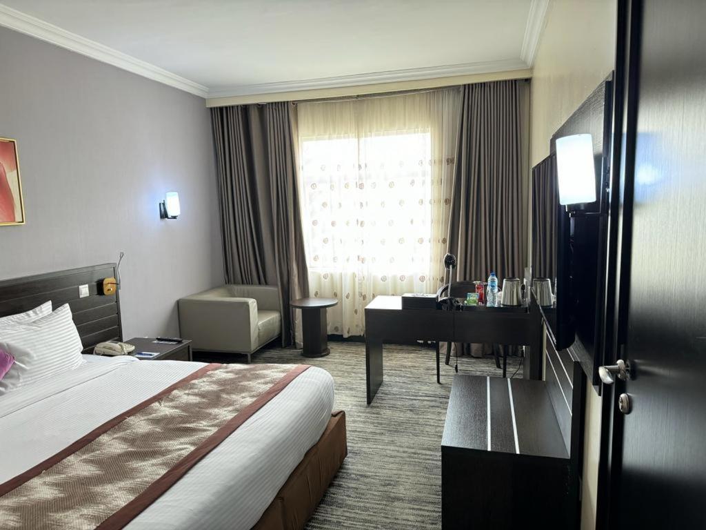 Golden Tulip Ibadan Hotel ภายนอก รูปภาพ
