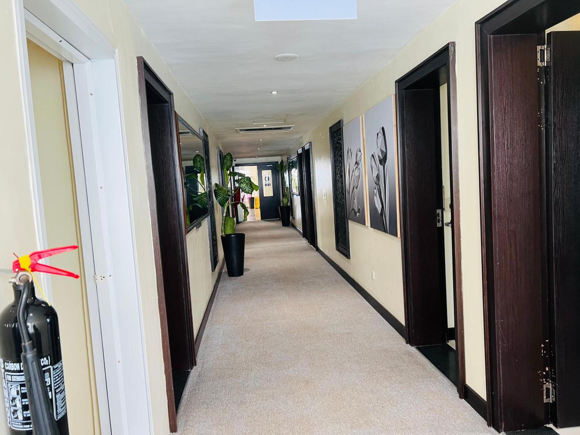 Golden Tulip Ibadan Hotel ภายนอก รูปภาพ