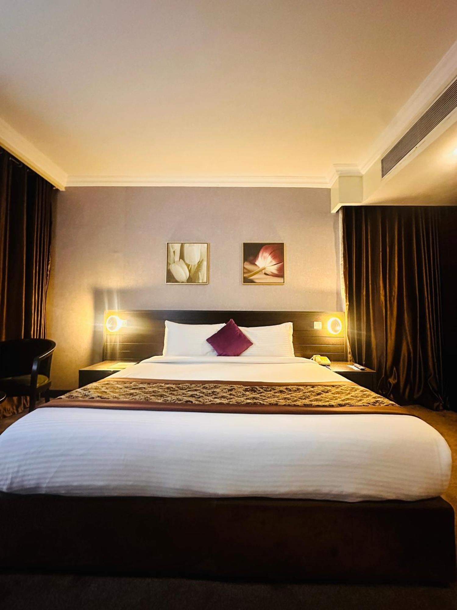 Golden Tulip Ibadan Hotel ภายนอก รูปภาพ
